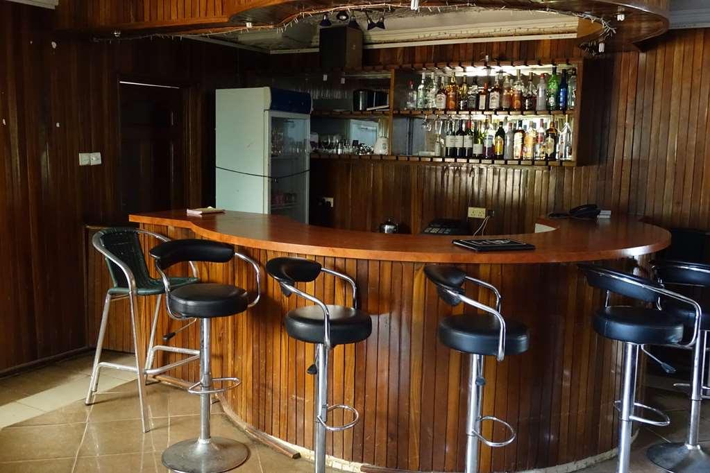 Wusum Hotel Makeni المطعم الصورة